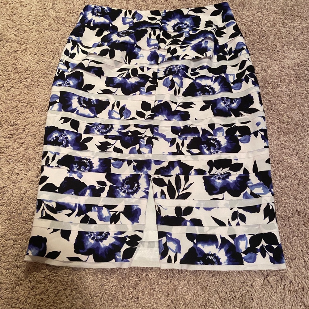 WHBM pencil floral pencil skirt - Picture 3 of 3
